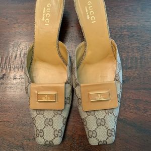 Women’s Gucci Signature mule